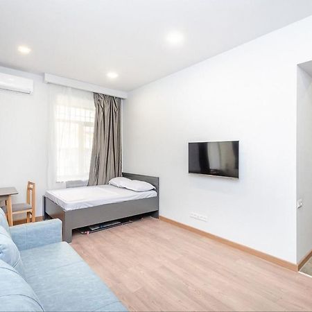 17. Comfortable Appartaments Around Republic Square Erevan Exterior foto